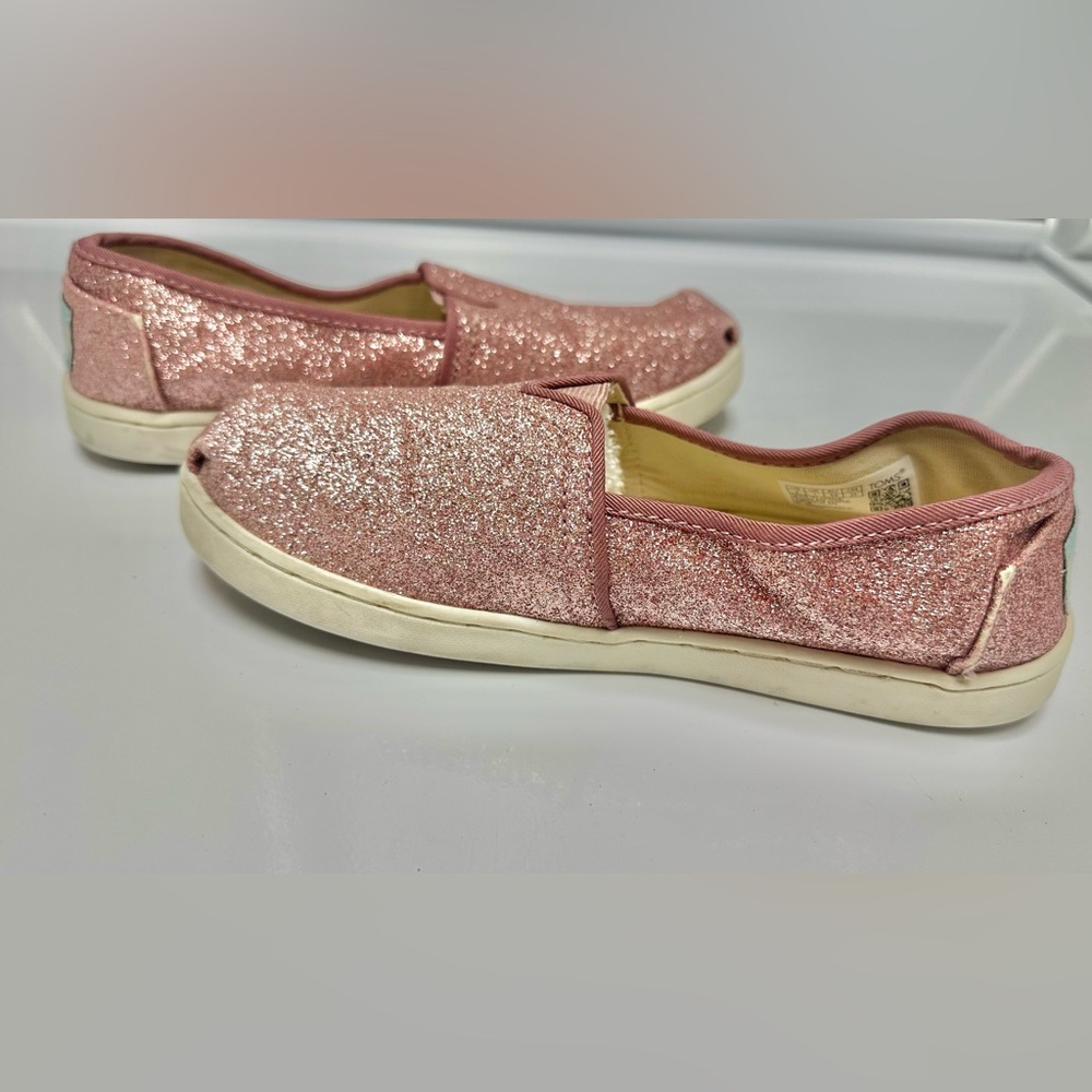 Girls Pink Sparkly TOMS- Size 2 🎀
